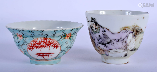 TWO EARLY 20TH CENTURY CHINESE PORCELAIN TEABOWLS