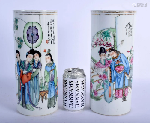 A PAIR OF CHINESE FAMILLE ROSE PORCELAIN CYLINDRICAL