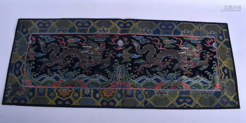 A FINE 17TH/18TH CENTURY CHINESE BROCADE SILKWORK