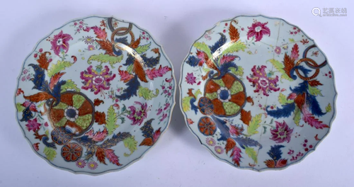 A RARE PAIR OF 18TH CENTURY CHINESE EXPORT PORCELAIN