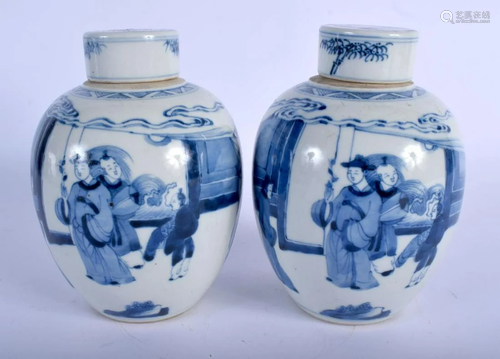 A PAIR OF 17TH/18TH CENTURY CHINESE BLUE AND WHITE