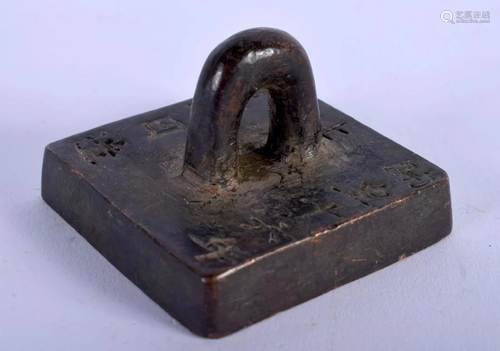 A CHINESE BRONZE SEAL 20th Century. 4 cm x 3 cm.