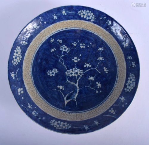 A LARGE CHINESE BLUE AND WHITE PORCELAIN CRACKLE GLAZED