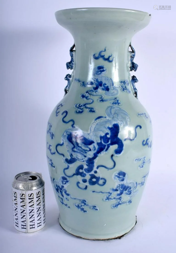 A LARGE 19TH CENTURY CHINESE BLUE AND WHITE VASE