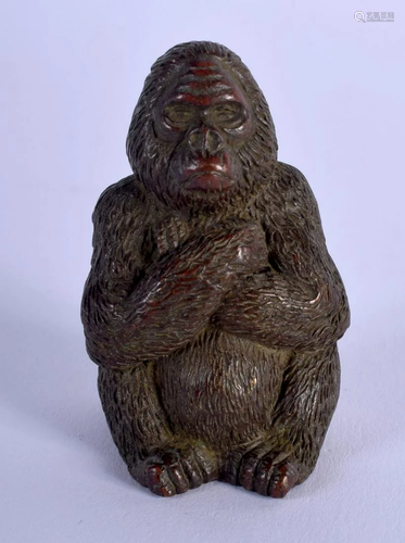 A JAPANESE BRONZE MONKEY OKIMONO. 4 cm x 2.5 cm.