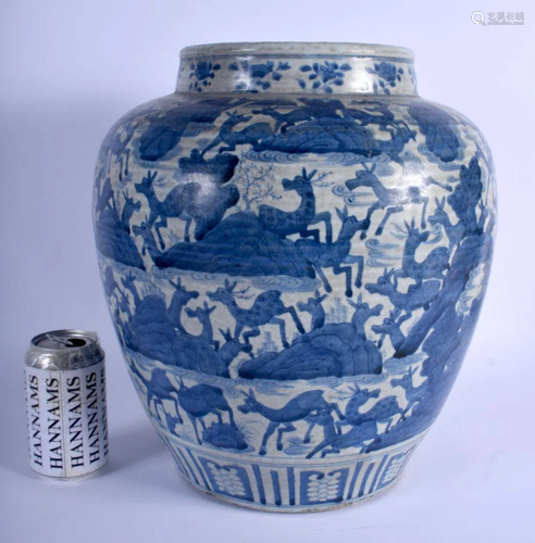 A CHINESE BLUE AND WHITE PORCELAIN VASE 20th Century,