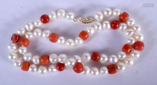 A 14CT GOLD PEARL AND CORAL NECKLACE. 40 cm long.