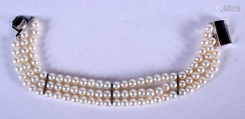 A SILVER AND PEARL BRACELET. 15 cm long.