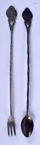 TWO VINTAGE SILVER UTENSILS. 31 grams. 26 cm long. (2)