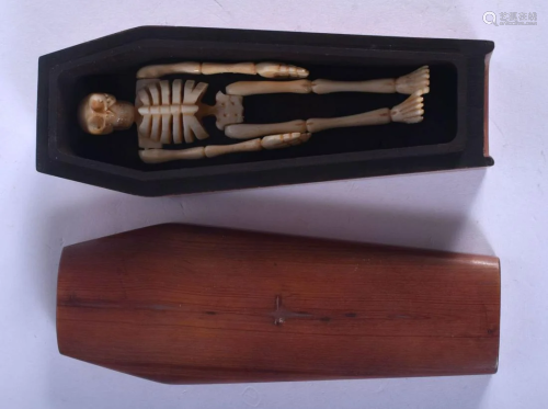 A CONTINENTAL CARVED BONE COFFIN. 8 cm long.