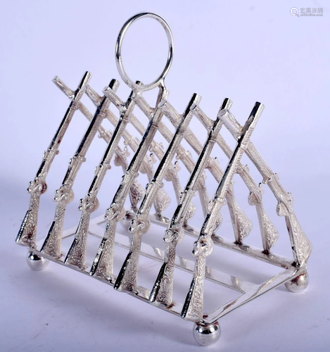 A NOVELTY SILVER PLATED RIFLE TOAST RACK. 11 cm x 11