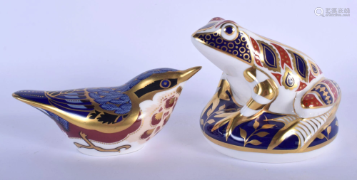 Royal Crown Derby paperweight of a frog and a wren.