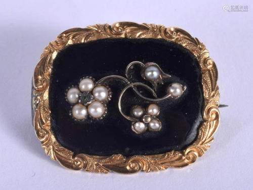 AN ANTIQUE GOLD AND ENAMEL PEARL MOURNING BROOC…