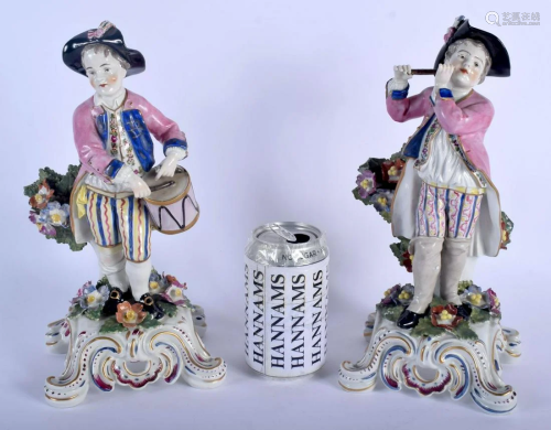 A LARGE PAIR OF 19TH CENTURY CONTINENTAL PORCELAIN