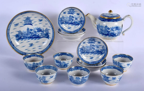 A LATE 18TH CENTURY ENGLISH BLUE AND WHITE PORCELA…