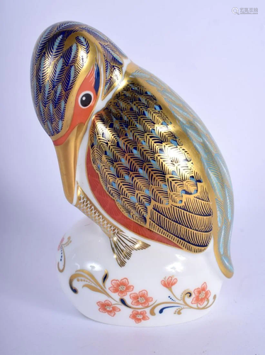 Royal Crown Derby paperweight of a kingfisher. 11.5cm