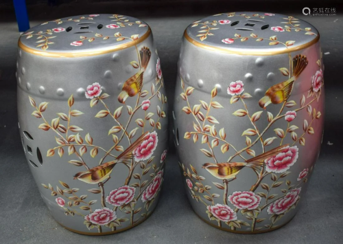 A PAIR OF CONTEMPORARY CONTINENTAL PORCELAIN BARREL