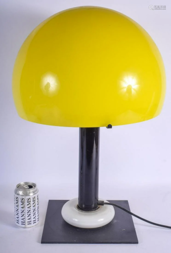 A STYLISH 1950S ITALIAN DESIGNER YELLOW GLASS MUSHRO…