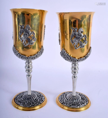 A PAIR OF RUSSIAN YELLOW AND WHITE CLASSICAL BEAKERS