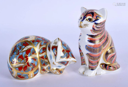 Royal Crown Derby paperweight of a seated kitten and a