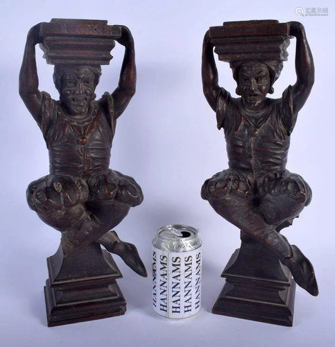 A PAIR OF 19TH CENTURY NORTHERN EUROPEAN CARVED W…