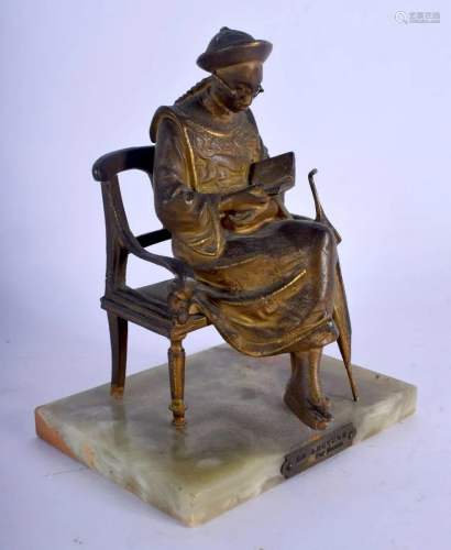 AN ANTIQUE FRENCH BRONZE AND ONYX FIGURE En Lecture. 13