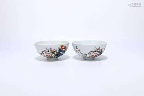 pair of chinese famille rose porcelain bowls