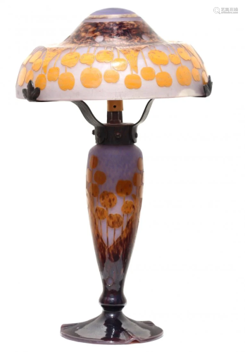 A Schneider, LeVere Francais Cameo Glass Lamp