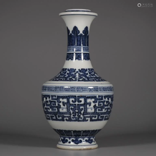 Chinese Blue and White Porcelain Vase,Mark