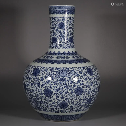 Chinese Blue and White Porcelain Tianqiu Vase,Mark