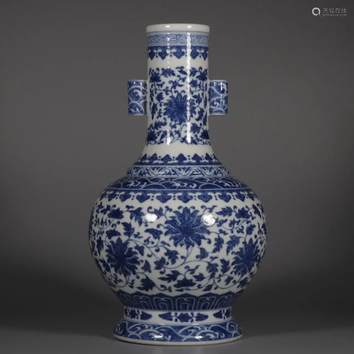 Chinese Blue and White Porcelain Vase,Mark