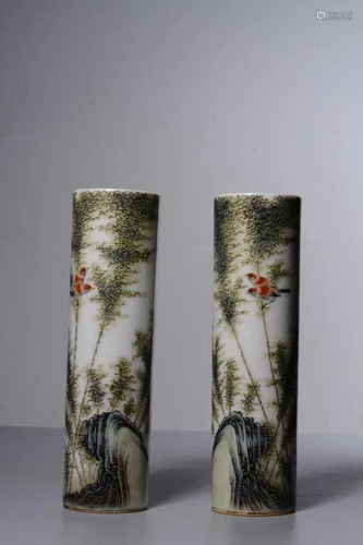 Pair of Chinese Famille Rose Porcelain Vase,Mark