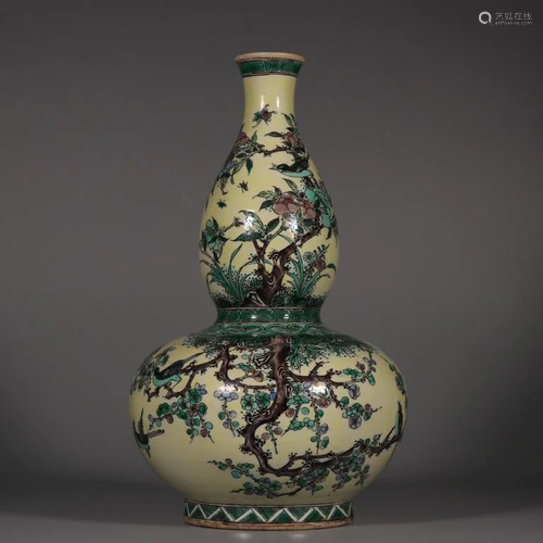 Chinese Yellow Ground Porcelain Vase,Mark