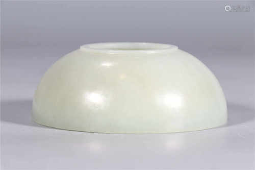 A HETIAN WHITE JADE BRUSH WASHER