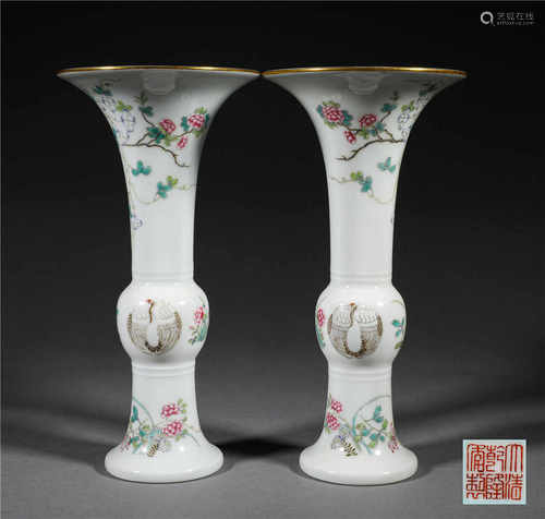 A PAIR OF FAMILLE ROSE GLAZE PORCELAIN FLOWER VASE