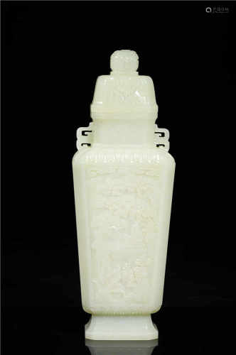 A FINELY CARVED DECORATIVE HETIAN VASE