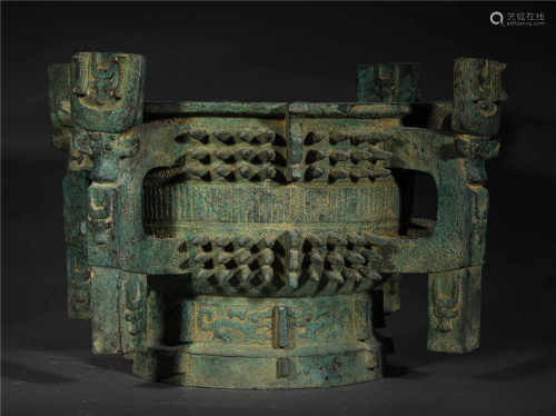 AN ANCIENT BRONZE CONTAINER