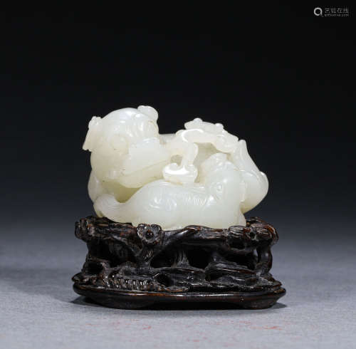 A HETIAN WHITE JADE DISPLAY ITEM; LION AND CUB