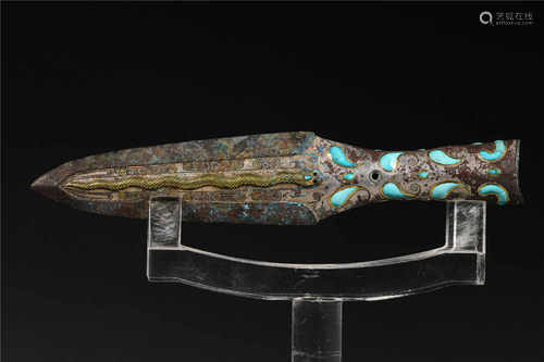 A BRONZE SPEAR HEAD