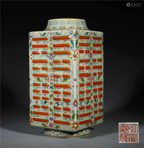 A FAMILLE RORE CELADON GLAZE PORCELAIN VASE