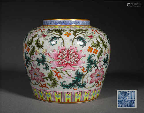 A FAMILLE ROSE GLAZE PORCELAIN JAR