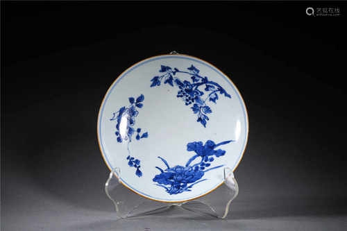 A BLUE-AND-WHITE GLAZE PORCELAIN PLATE