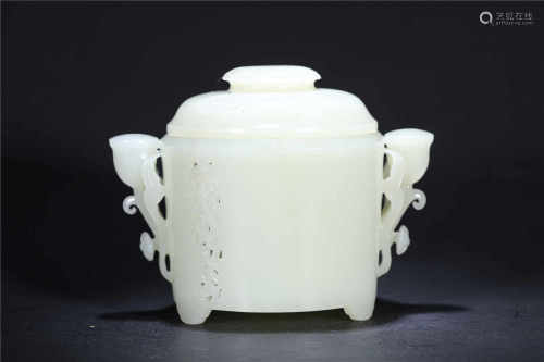 A HETIAN JADE LIDDED BOX OR CONTAINER