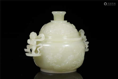 A LIDDED BOWL MADE OF HETIAN JADE