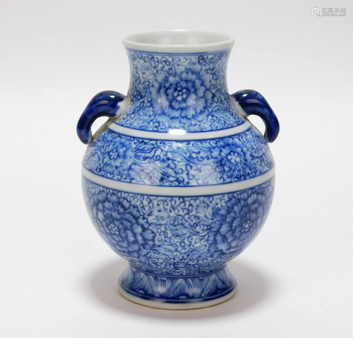 Chinese Kangxi Qing Hua Blue & White Vase