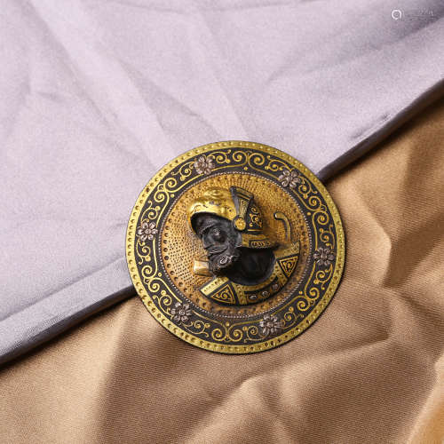 1830年 大马士革错金银高:浮雕骑士胸针