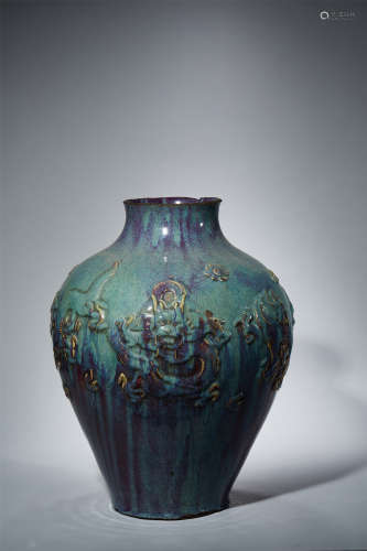 十八世纪 窑变釉浮雕云龙大罐