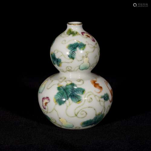 CHINESE FAMILLE ROSE GOURD VASE, QIANLONG PERIOD, QING DYNAS...