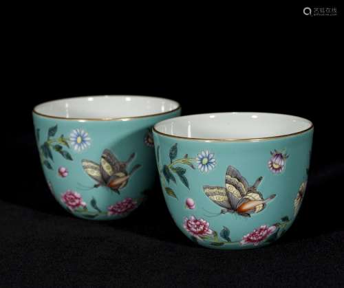 A PAIR OF BEAN CELADON FAMILLE ROSE CUPS WITH BUTTERFLY PATT...