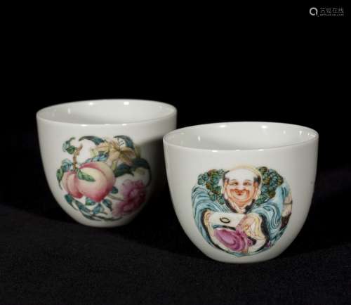 A PAIR OF FAMILLE ROSE CUPS, YONGZHENG PERIOD, QING DYNASTY,...